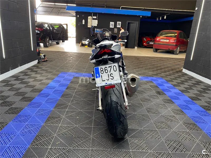 Aprilia RSV4 – Vista 8