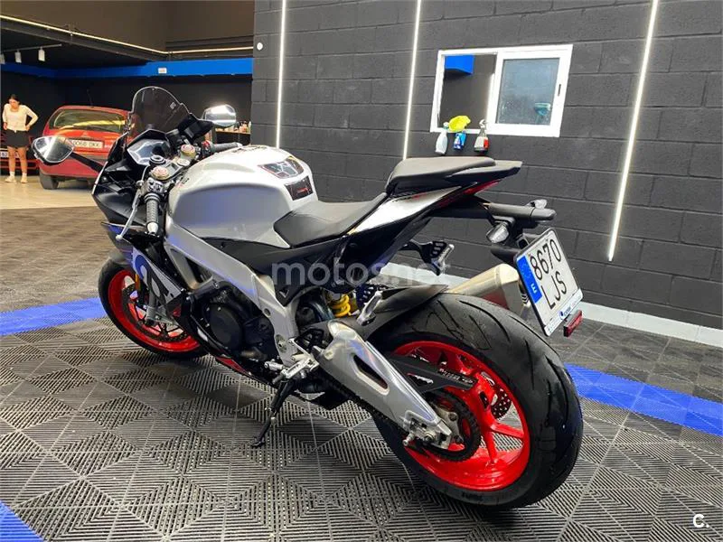 Aprilia RSV4 – Vista 9