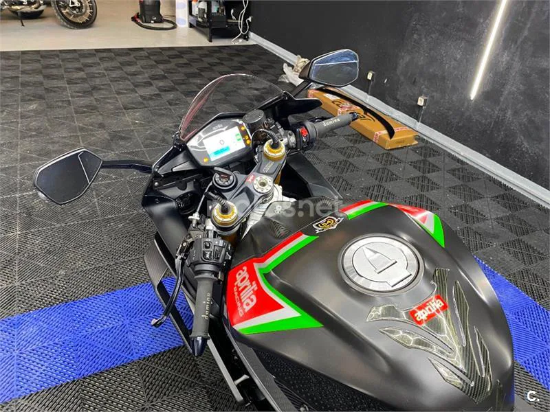 Aprilia RSV4 – Vista 13