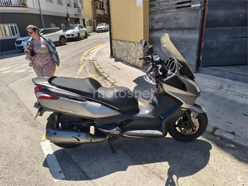 Kymco Super Dink 125 – Vista 2