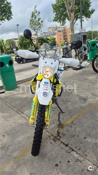 Husqvarna 701 Enduro – Vista 2