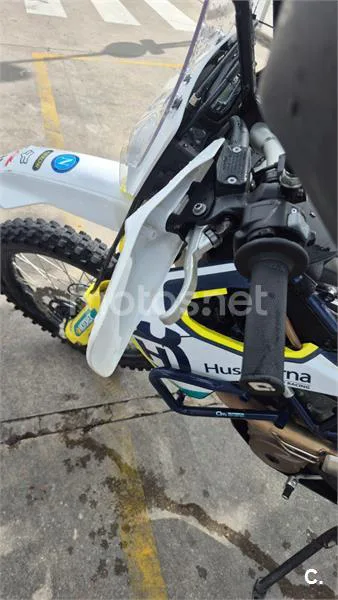 Husqvarna 701 Enduro – Vista 6
