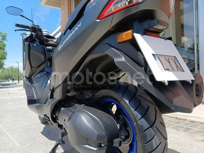 Suzuki Burgman 400 – Vista 12
