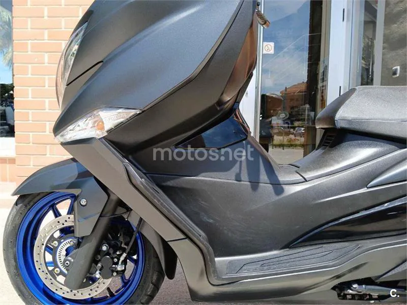 Suzuki Burgman 400 – Vista 9