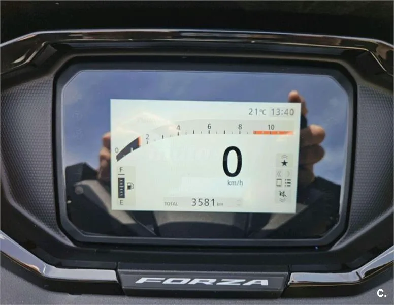 Honda Forza 350 – Vista 3