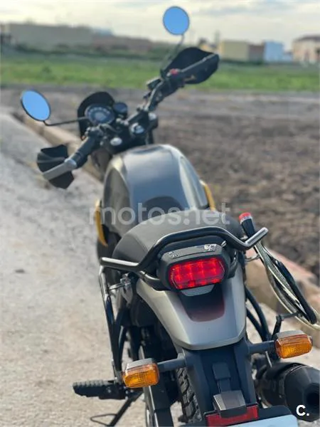 Royal Enfield Scram 411 – Vista 2