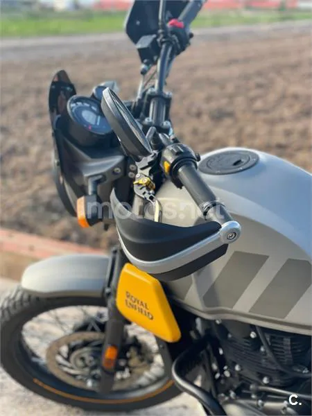 Royal Enfield Scram 411 – Vista 3
