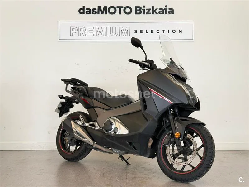 Honda Integra 750 S – Vista 11