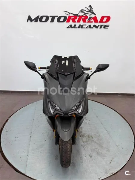 Yamaha TMAX 560 – Vista 14