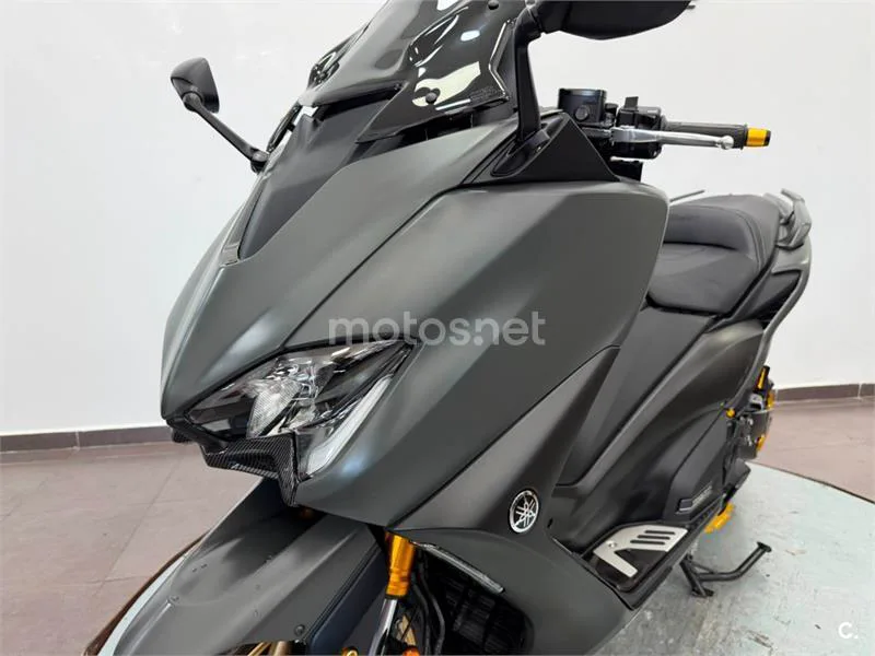 Yamaha TMAX 560 – Vista 16