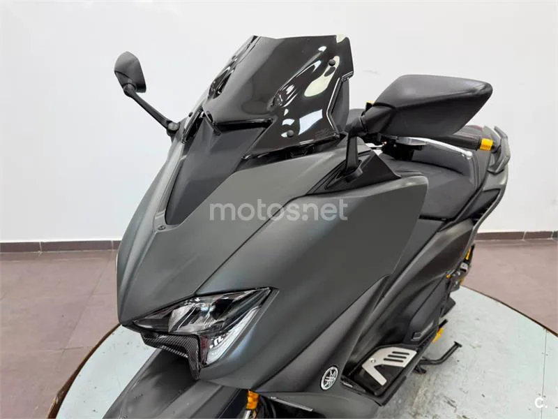 Yamaha TMAX 560 – Vista 17