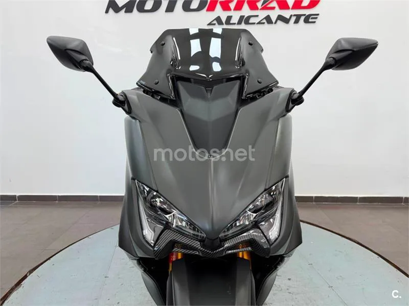 Yamaha TMAX 560 – Vista 18