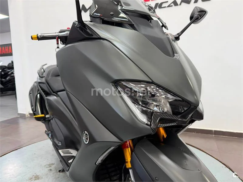 Yamaha TMAX 560 – Vista 19