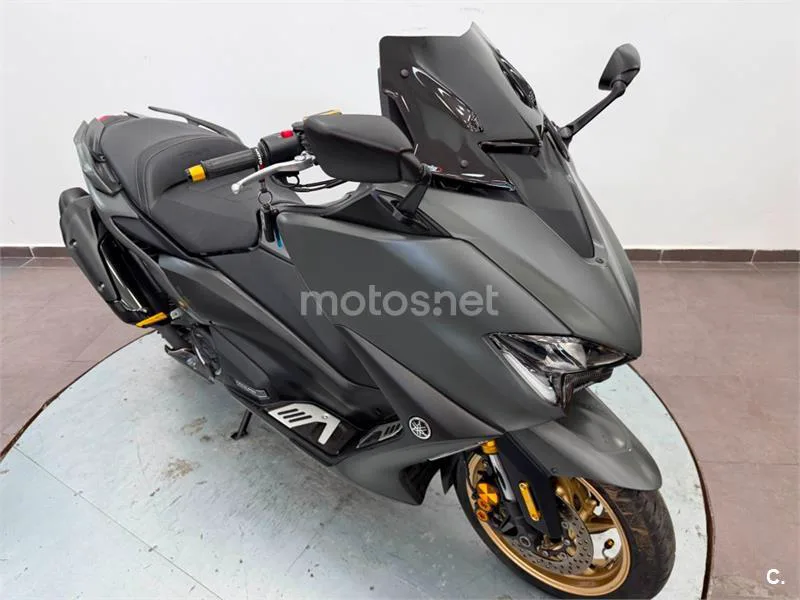 Yamaha TMAX 560 – Vista 20