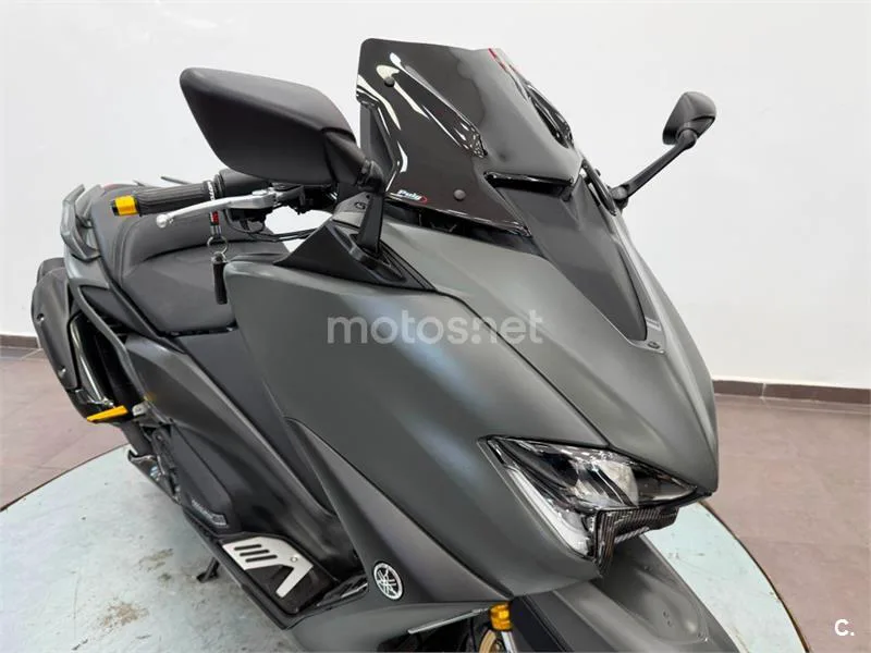 Yamaha TMAX 560 – Vista 21