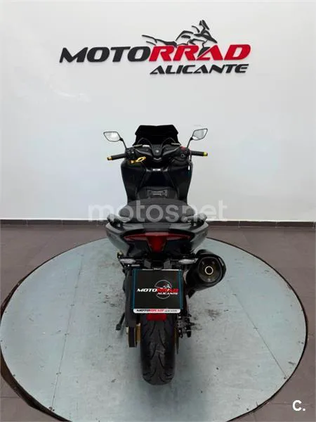 Yamaha TMAX 560 – Vista 4