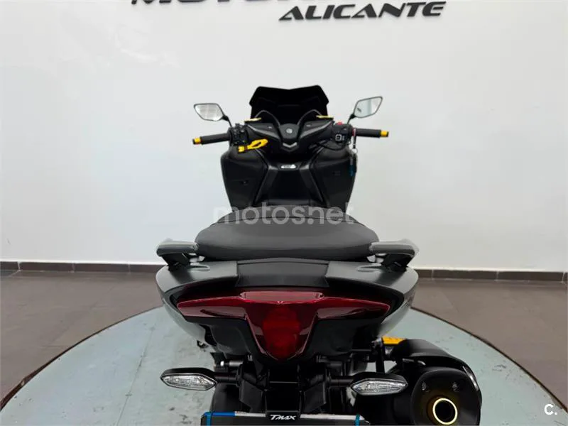 Yamaha TMAX 560 – Vista 8
