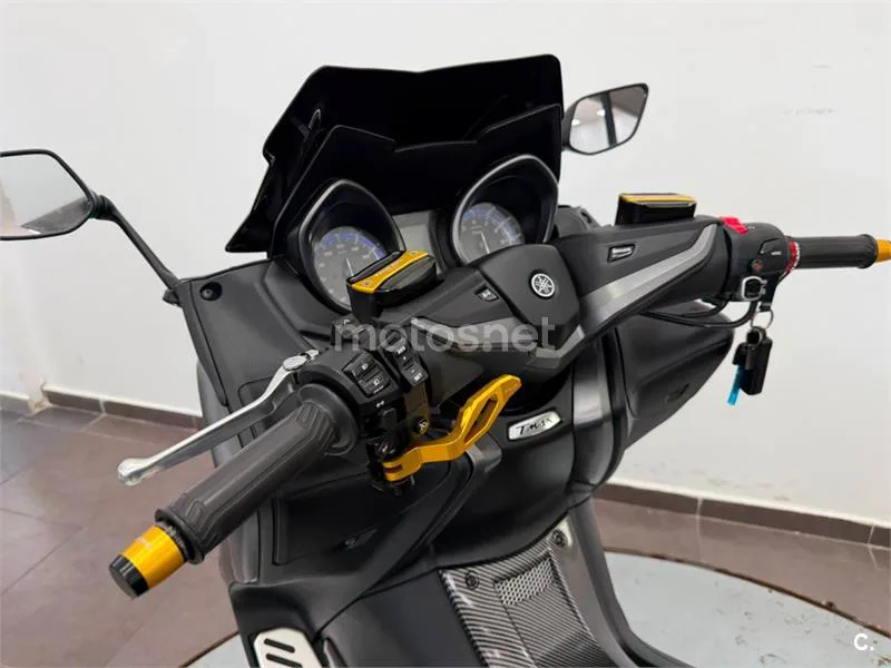 Yamaha TMAX 560 – Vista 10