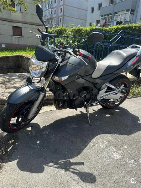 Suzuki GSR 600 – Vista 3