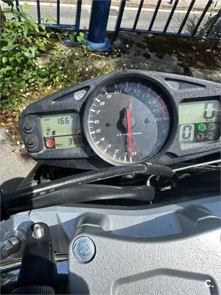 Suzuki GSR 600 – Vista 5