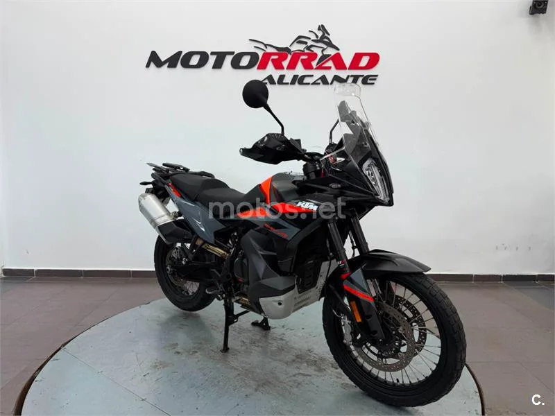 KTM 890 – Vista 17