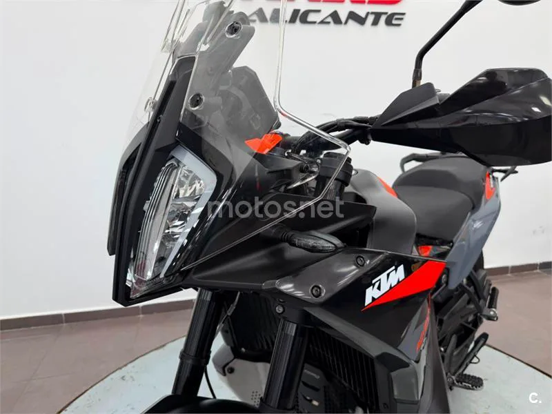 KTM 890 – Vista 18