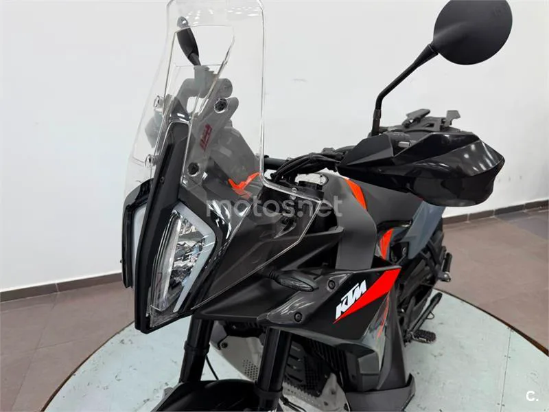 KTM 890 – Vista 19