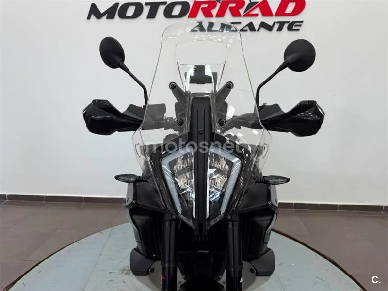 KTM 890 – Vista 20