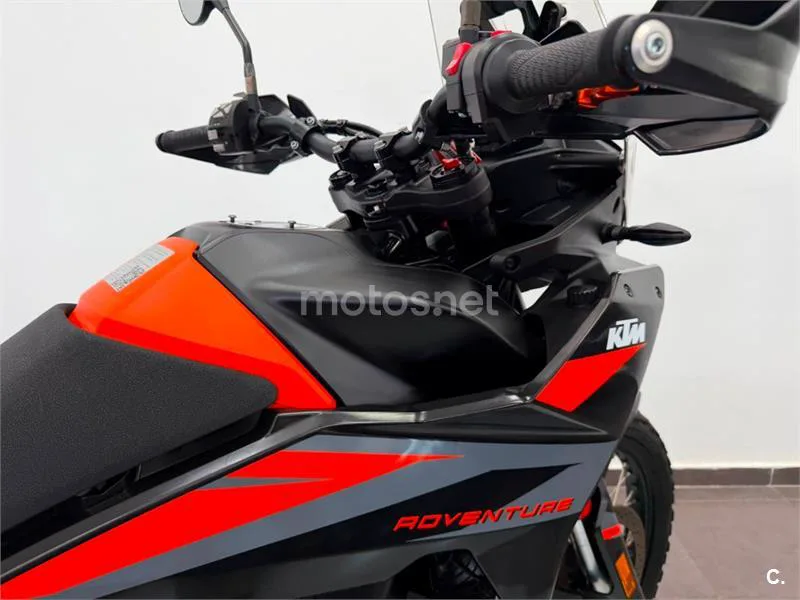 KTM 890 – Vista 7