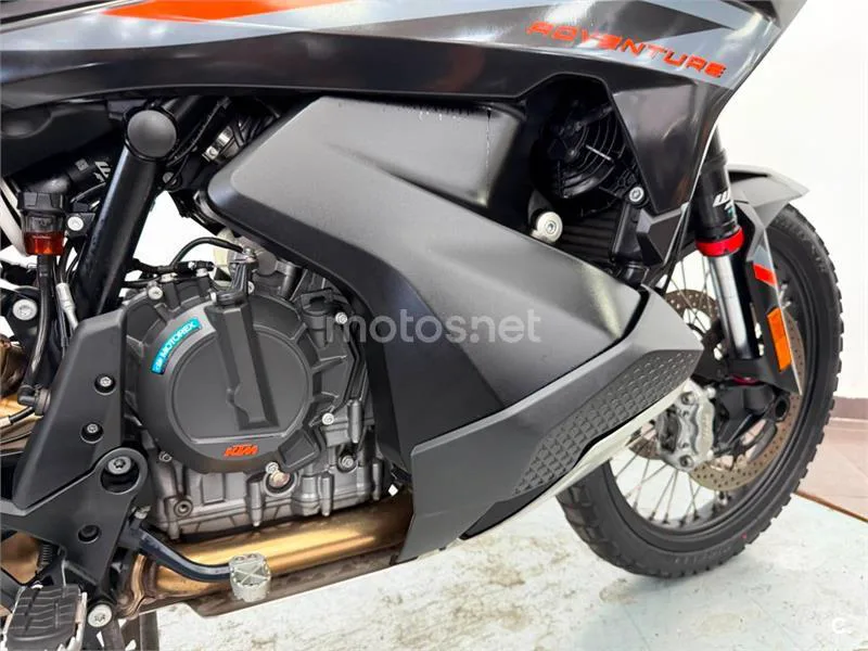 KTM 890 – Vista 8