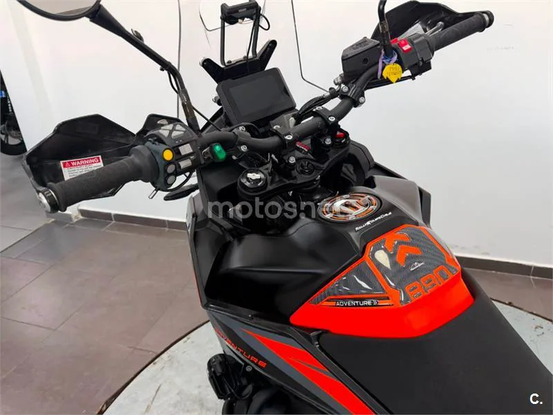 KTM 890 – Vista 12