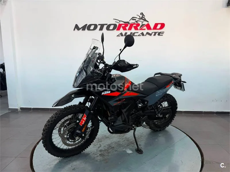 KTM 890 – Vista 14