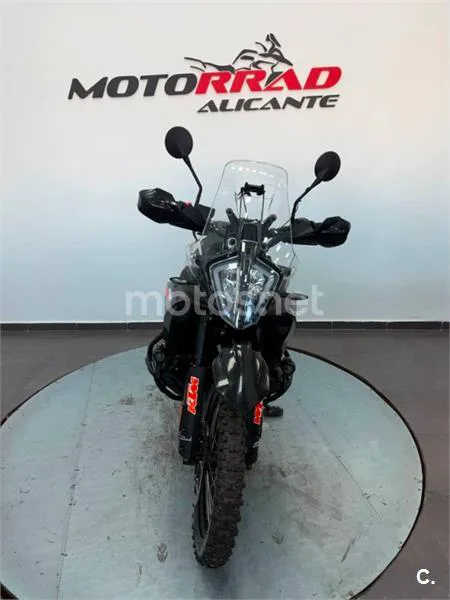 KTM 890 – Vista 15