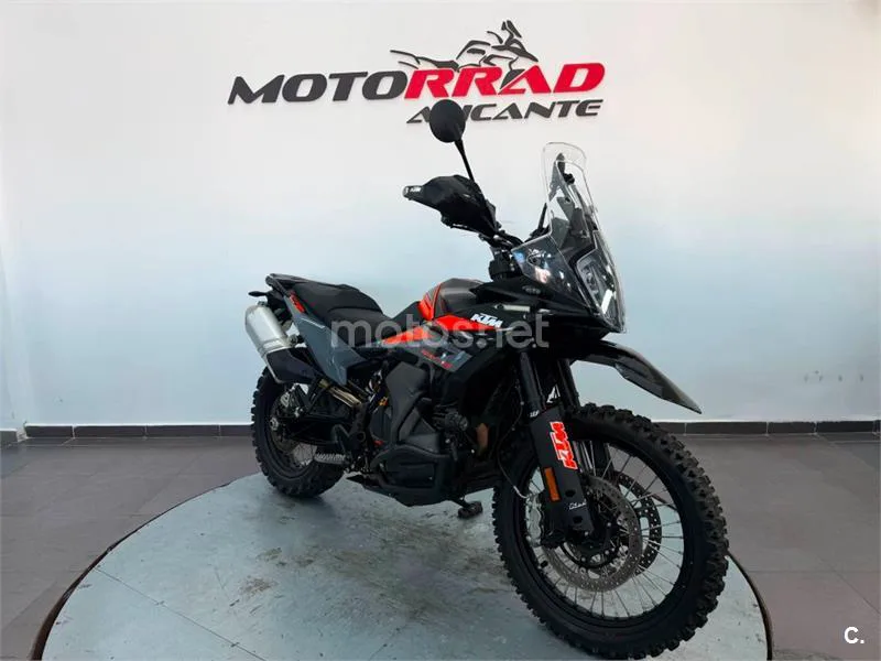 KTM 890 – Vista 16