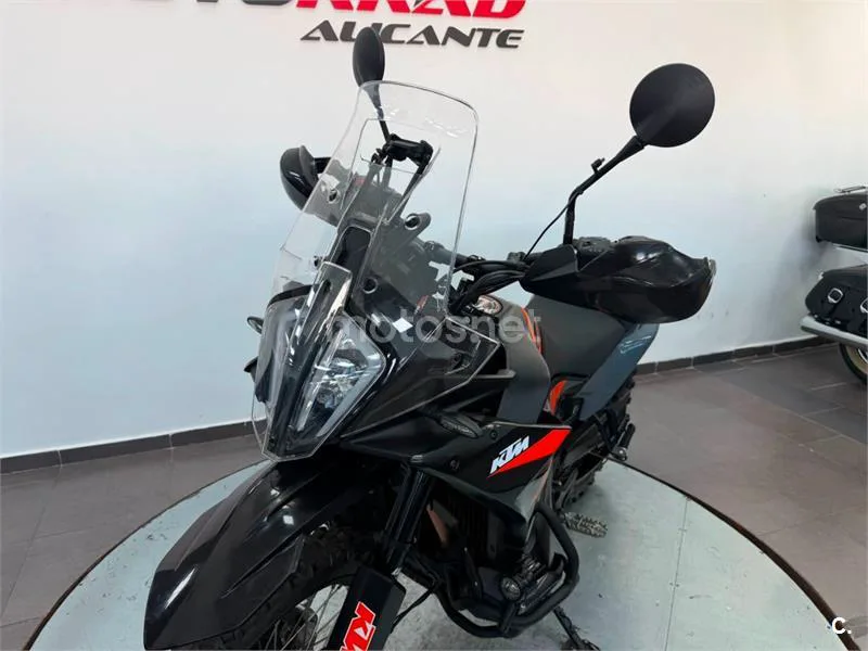 KTM 890 – Vista 18