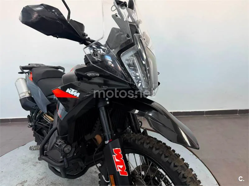 KTM 890 – Vista 20