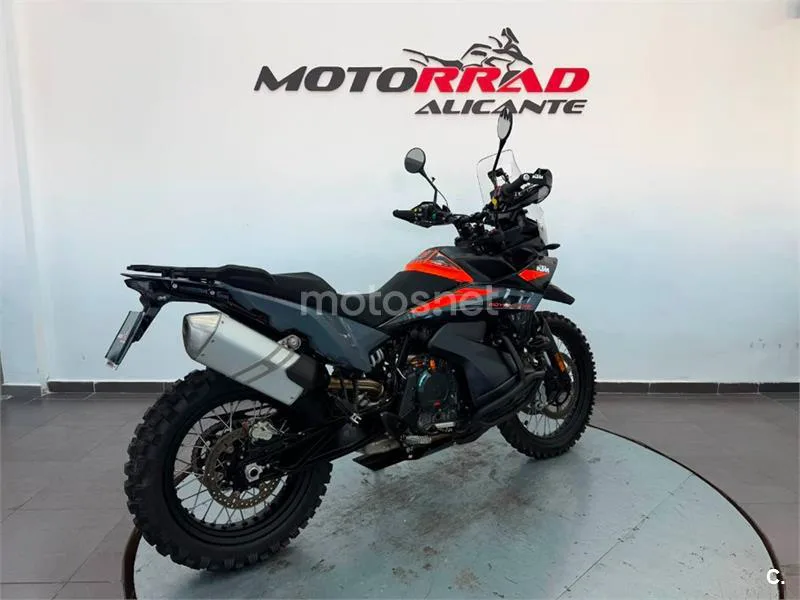 KTM 890 – Vista 3