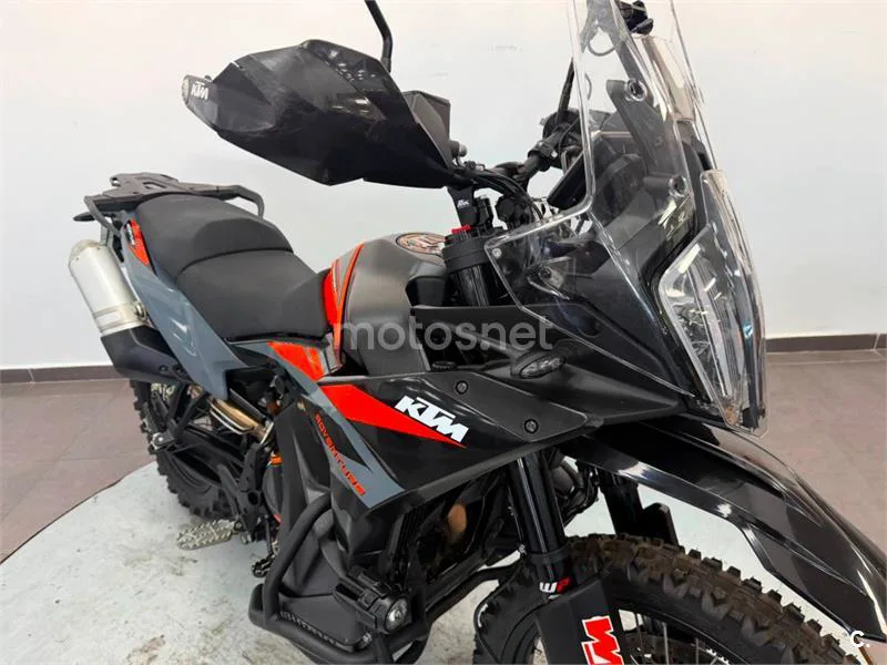 KTM 890 – Vista 21