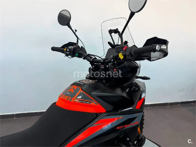 KTM 890 – Vista 7