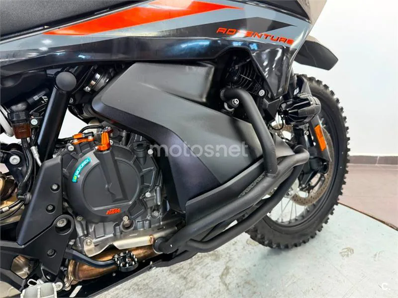 KTM 890 – Vista 8