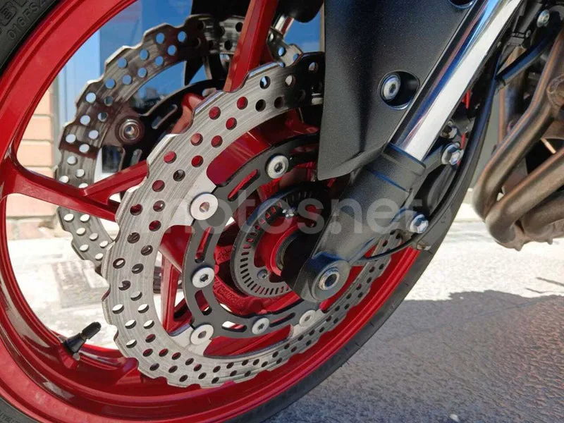 Kawasaki Z900 – Vista 15