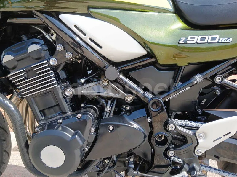Kawasaki Z900RS - Vista 11
