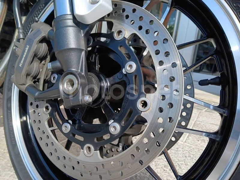 Kawasaki Z900RS - Vista 5