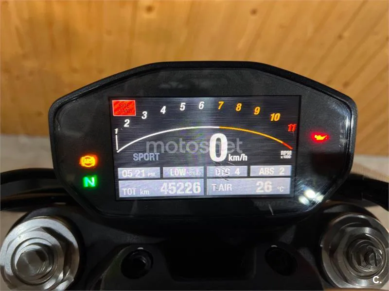 Ducati Monster 1200 – Vista 32