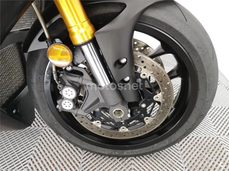 Yamaha R1 – Vista 11