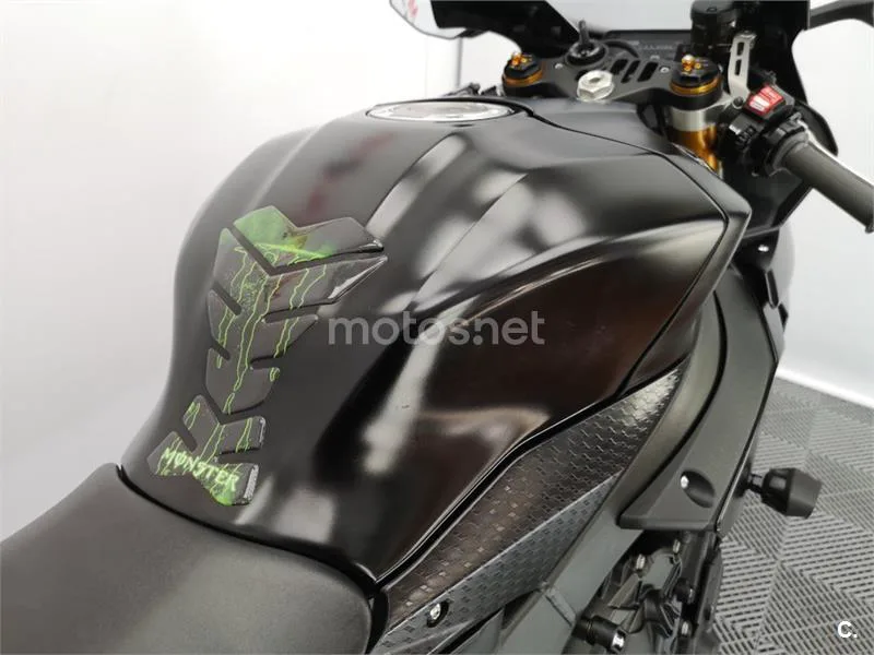 Yamaha R1 – Vista 12