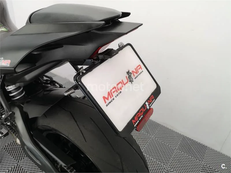 Yamaha R1 – Vista 13