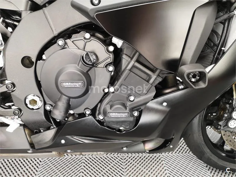 Yamaha R1 – Vista 14