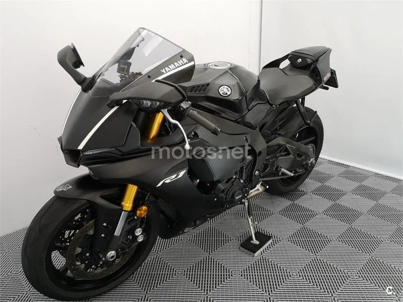 Yamaha R1 – Vista 17