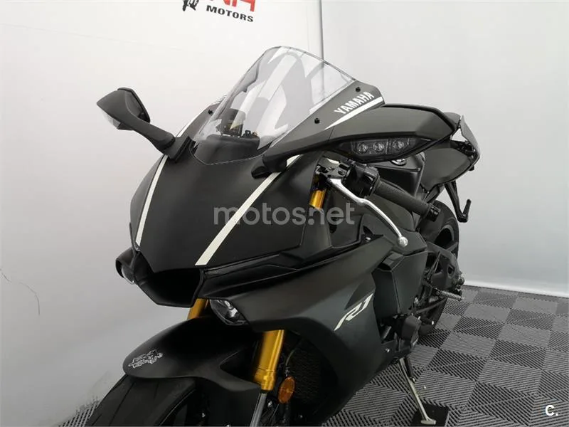Yamaha R1 – Vista 18